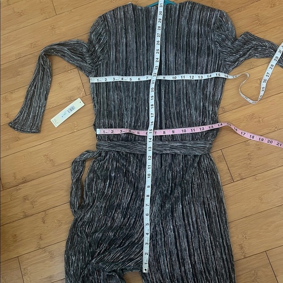 Eliza J NWT metallic jumpsuit size 8 - Picture 6 of 10